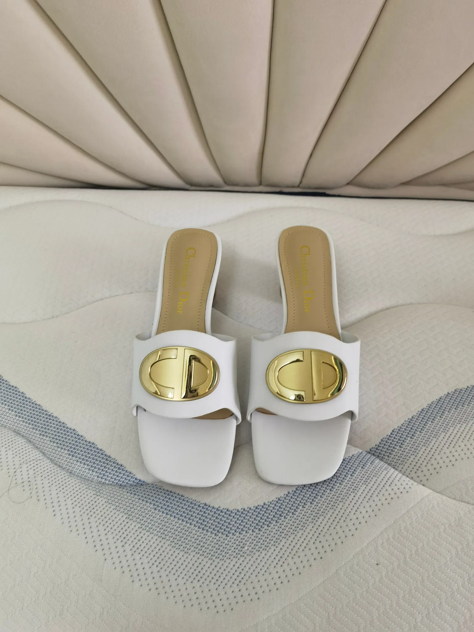 👟👟Ex-factory price 340👟👟 Genuine leather sole +40 Dior 2024 summer catwalk model shipped, heel height 6 cm, four colors available, black, white, apricot, blue, size 35-43